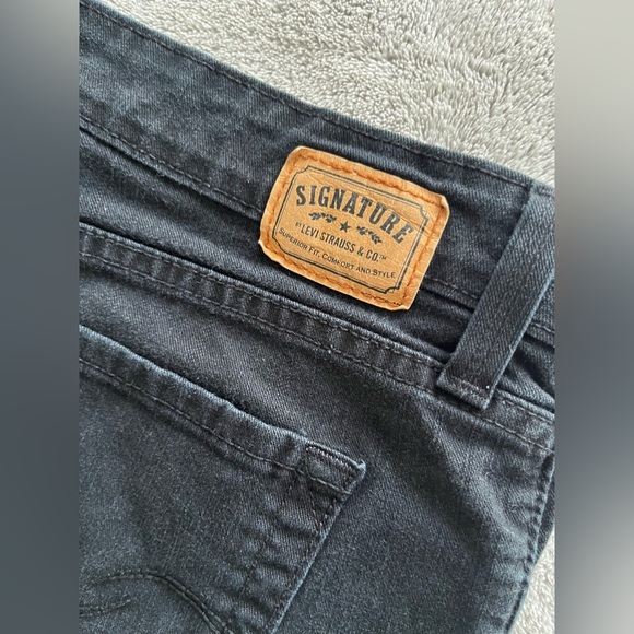 Black Signature Levi Strauss Women’s Jeans 16 Short - Picture 11 of 12